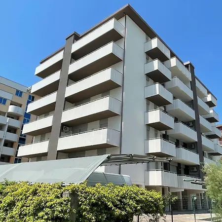 דירה Flat In A Modern Coastal Building ביביונה